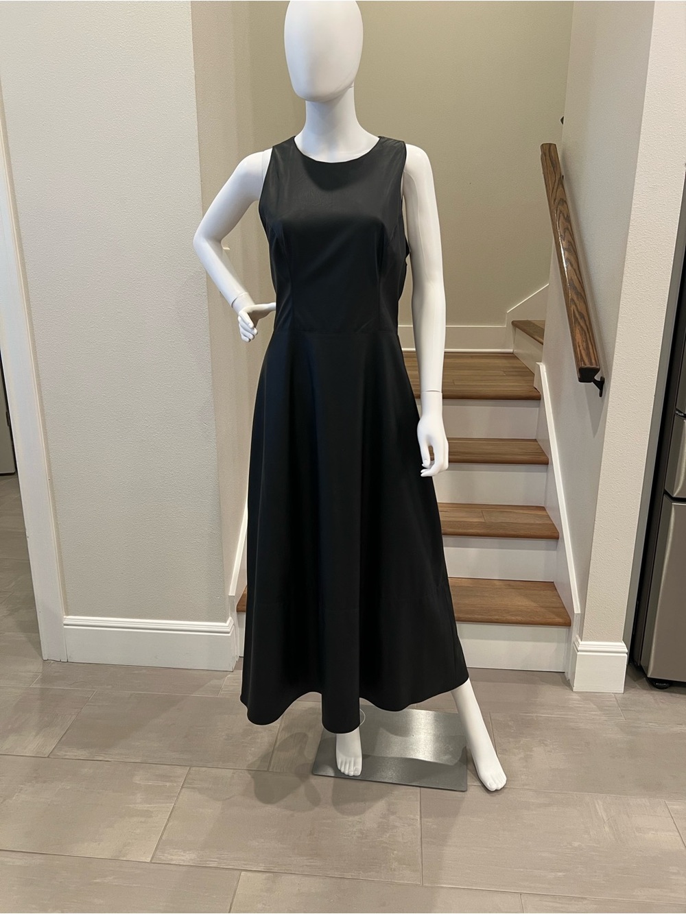 NWT Classic Sleeveless Black Midi Dress - Elegant Everyday Style  SIZE GG
